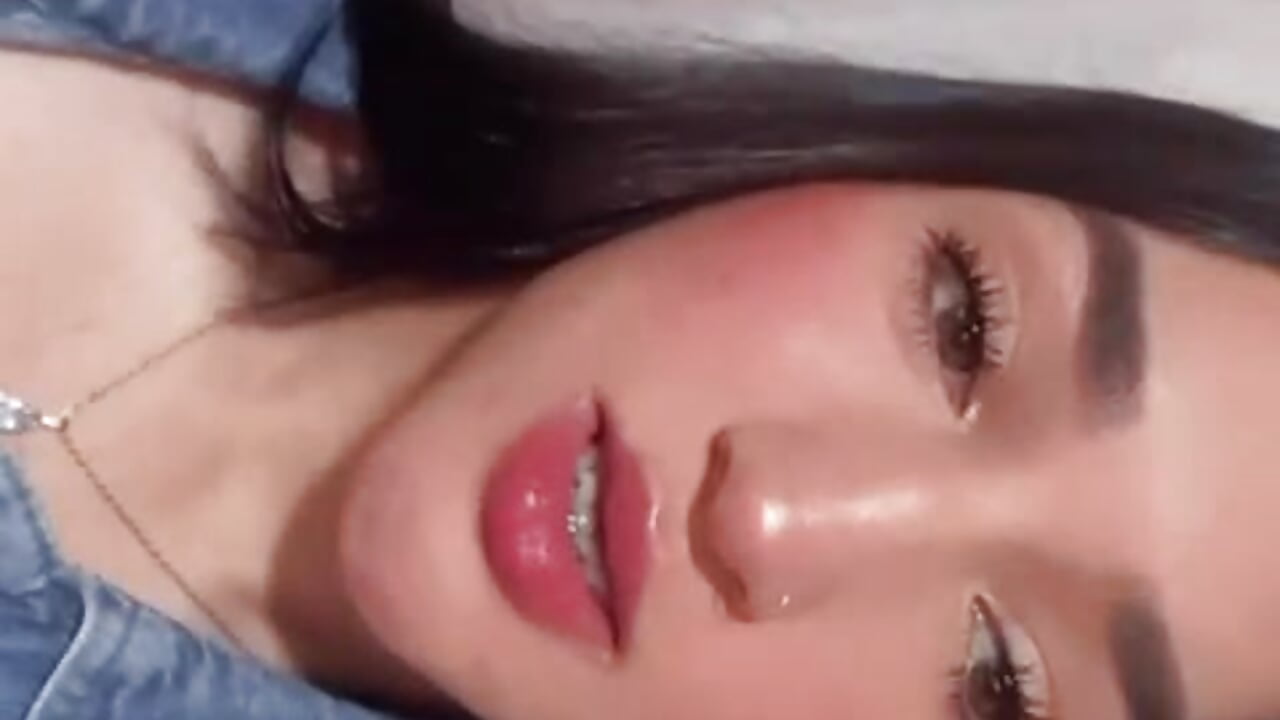 welcome to my room - video by yvi_taylor cam model