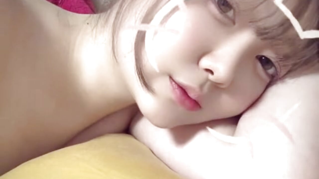 ここと添い寝あんぐる（金髪エフェクト✨️）