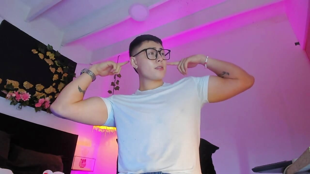 Big biceps - video Prometeo_X kameramallilta
