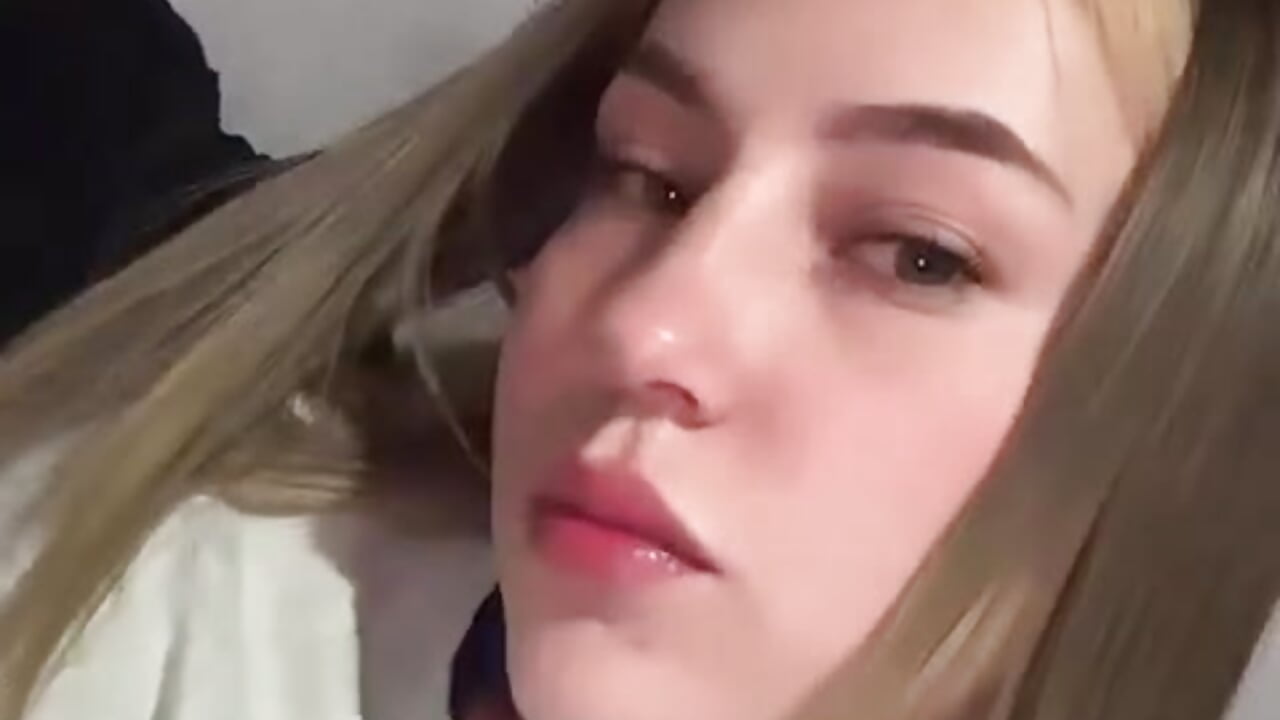 See me ❤️ - فيديو من Hillary_Well موديل الكام