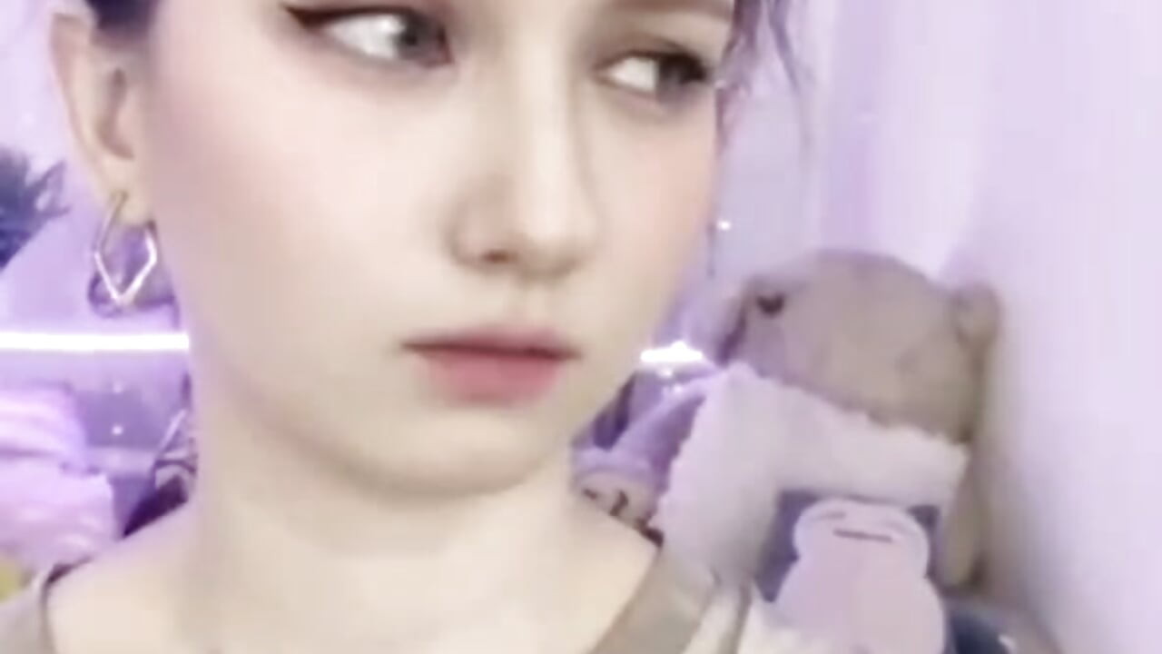 Haha, just a little moment to smile. Let’s laugh together – видео вебкам-модели SunshineBlaze