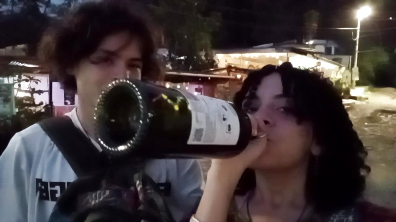 a lttl trip – video od webkamerové modelky NicoyTina