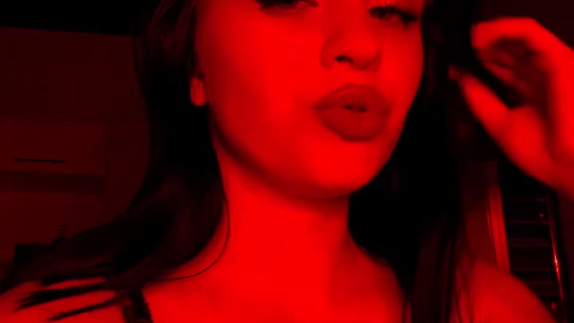 kisses - ShyyMariaa 캠 모델의 동영상