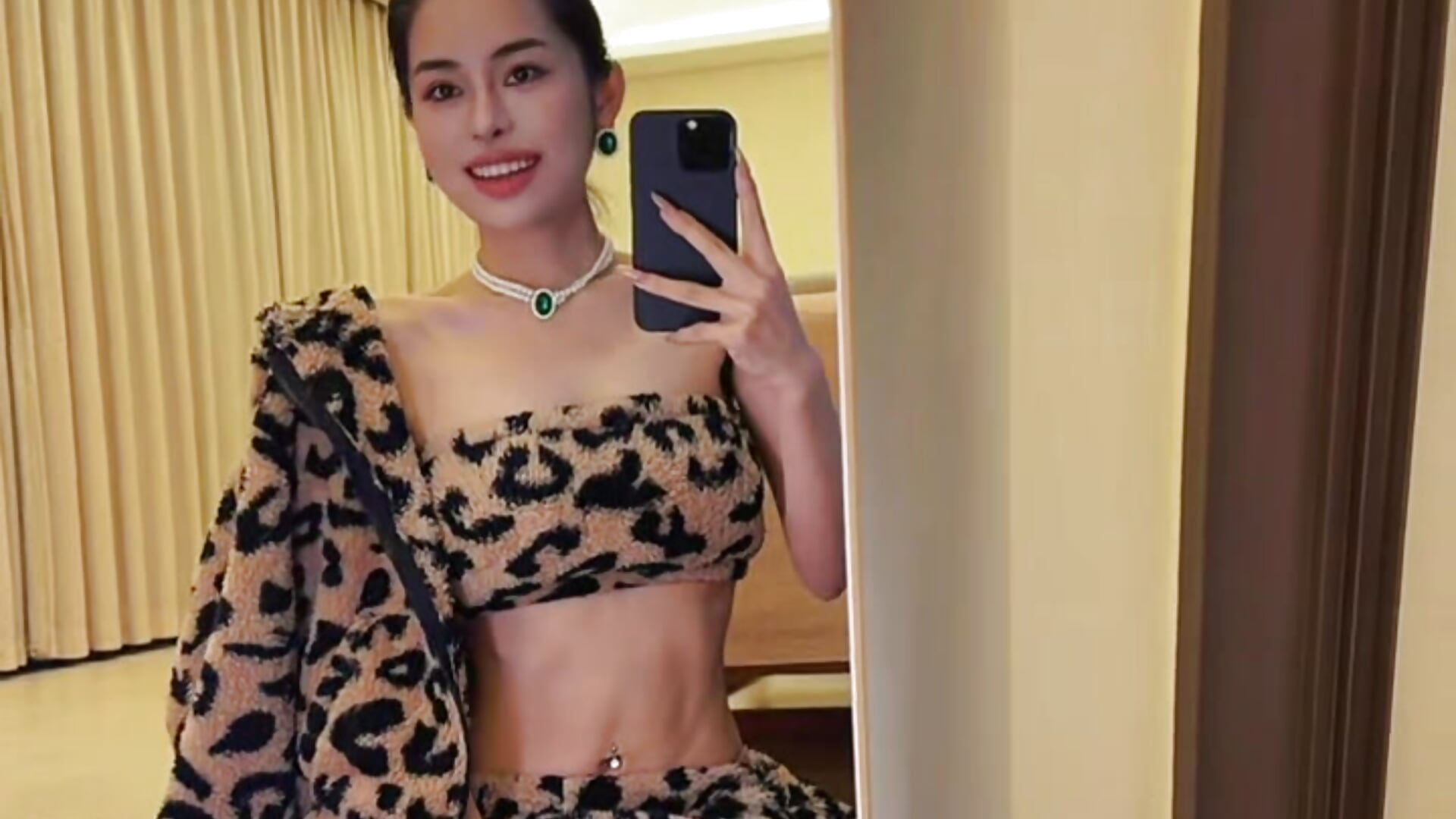 68bf71c00fe89cf619be4f3c2abc6904 - video by SouSou19999 cam model