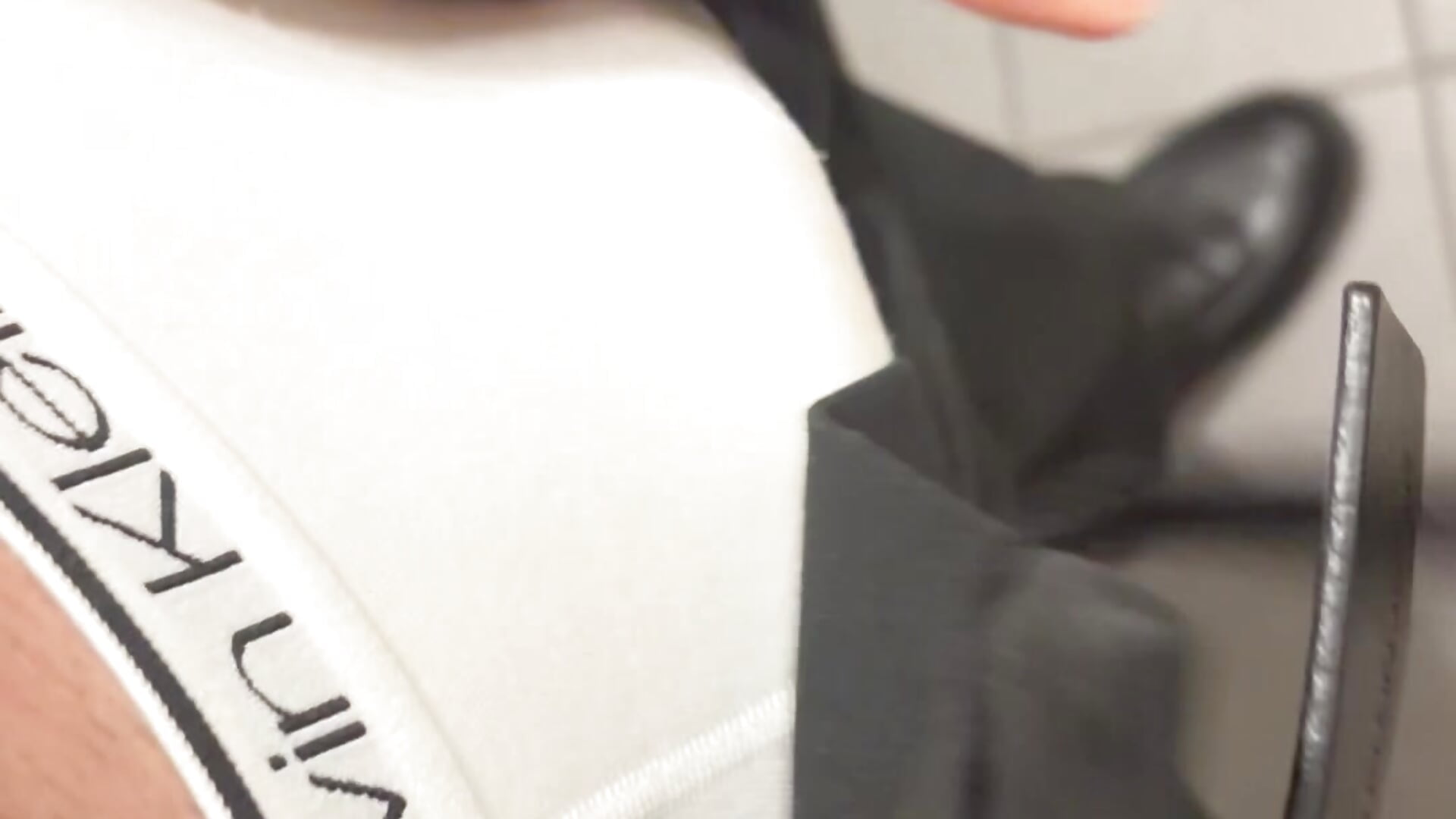 Public bathroom - video by Mr_Tomato cam model