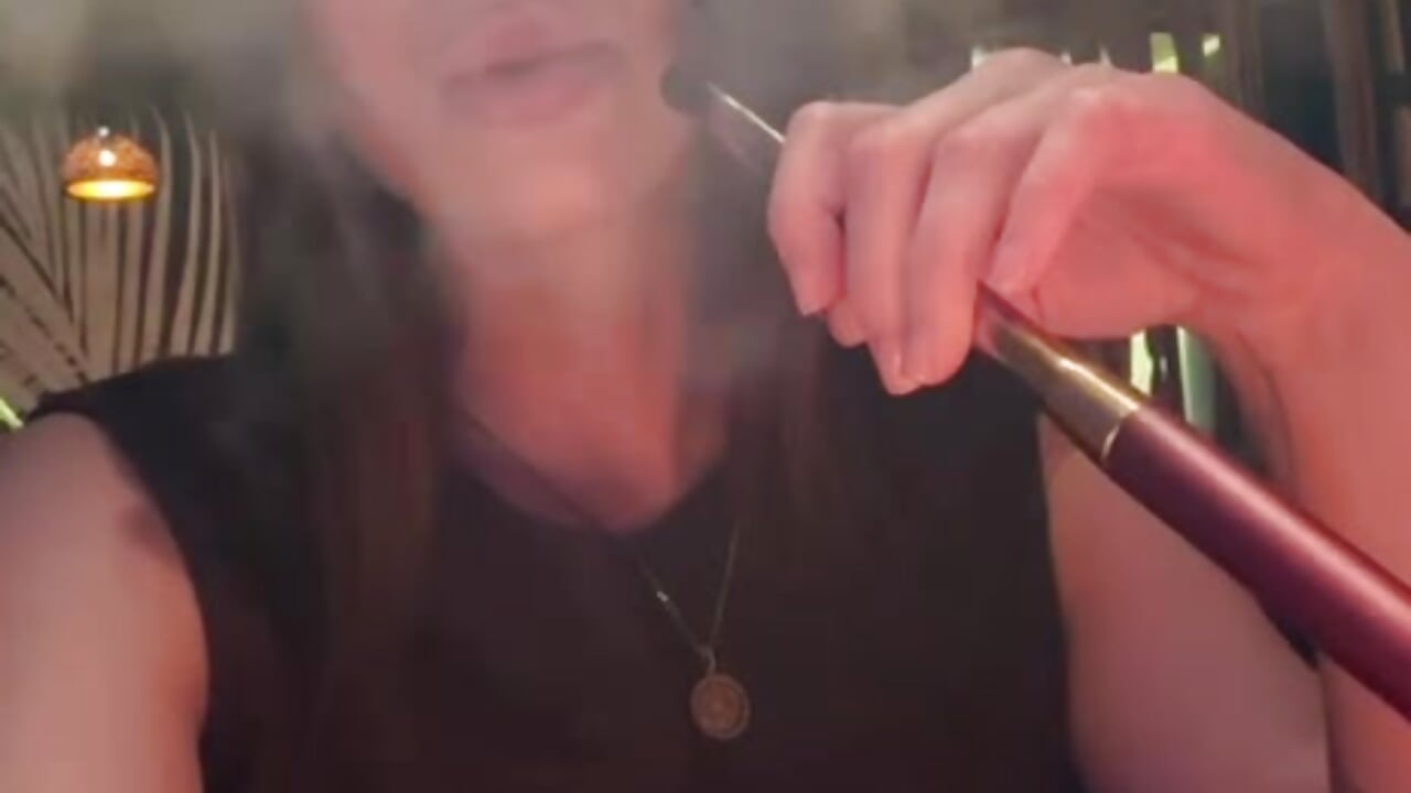 I'm relaxing) - video by _Blueberries_ cam model