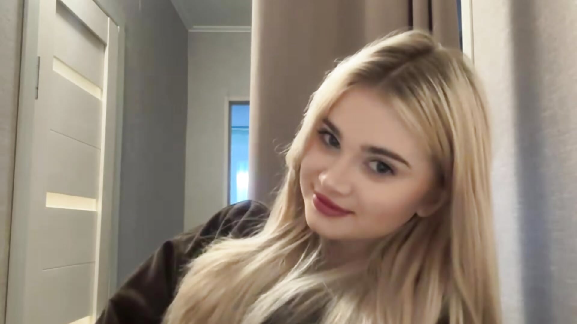 Cutie me – видео вебкам-модели KariJarecke