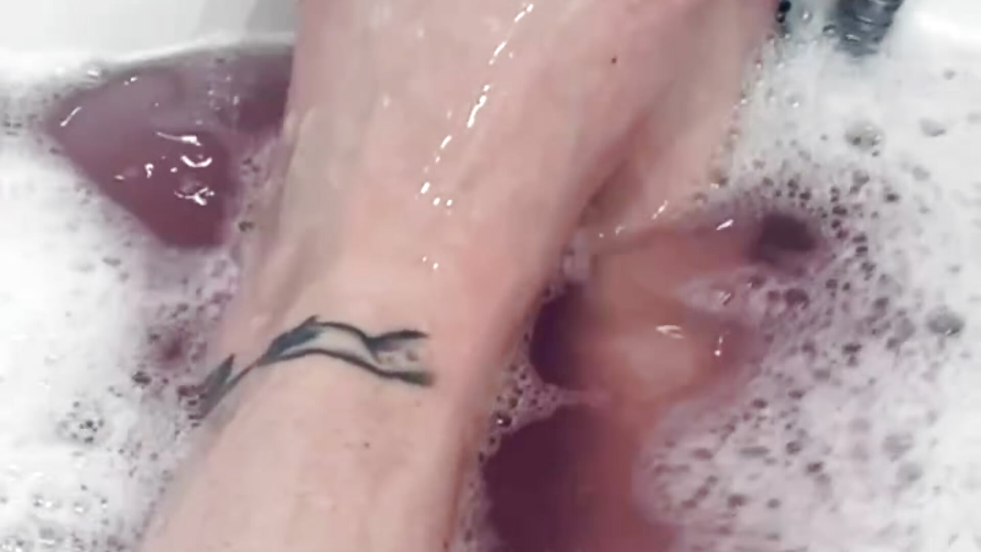 Take a bath with me🖤 - video by Hottie_miaa cam model