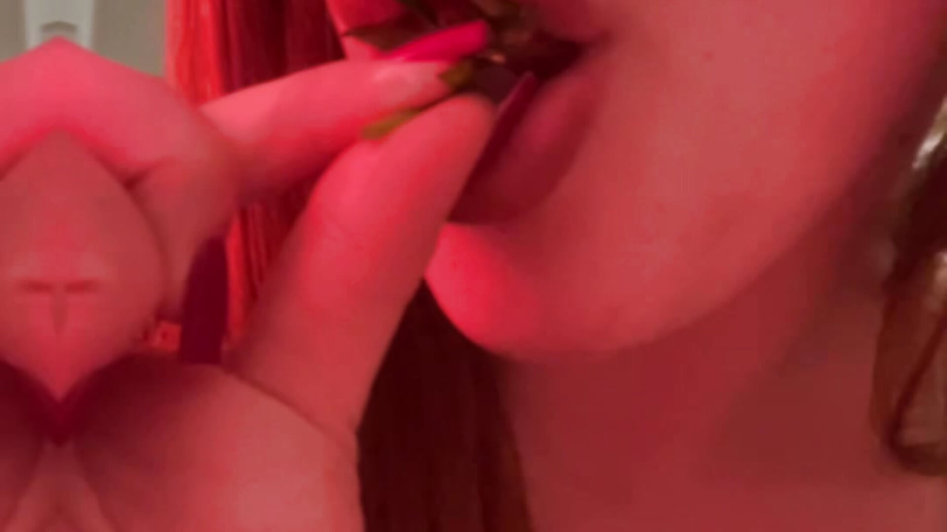 Hot short clip with strawberries👅🍓🫰🏿