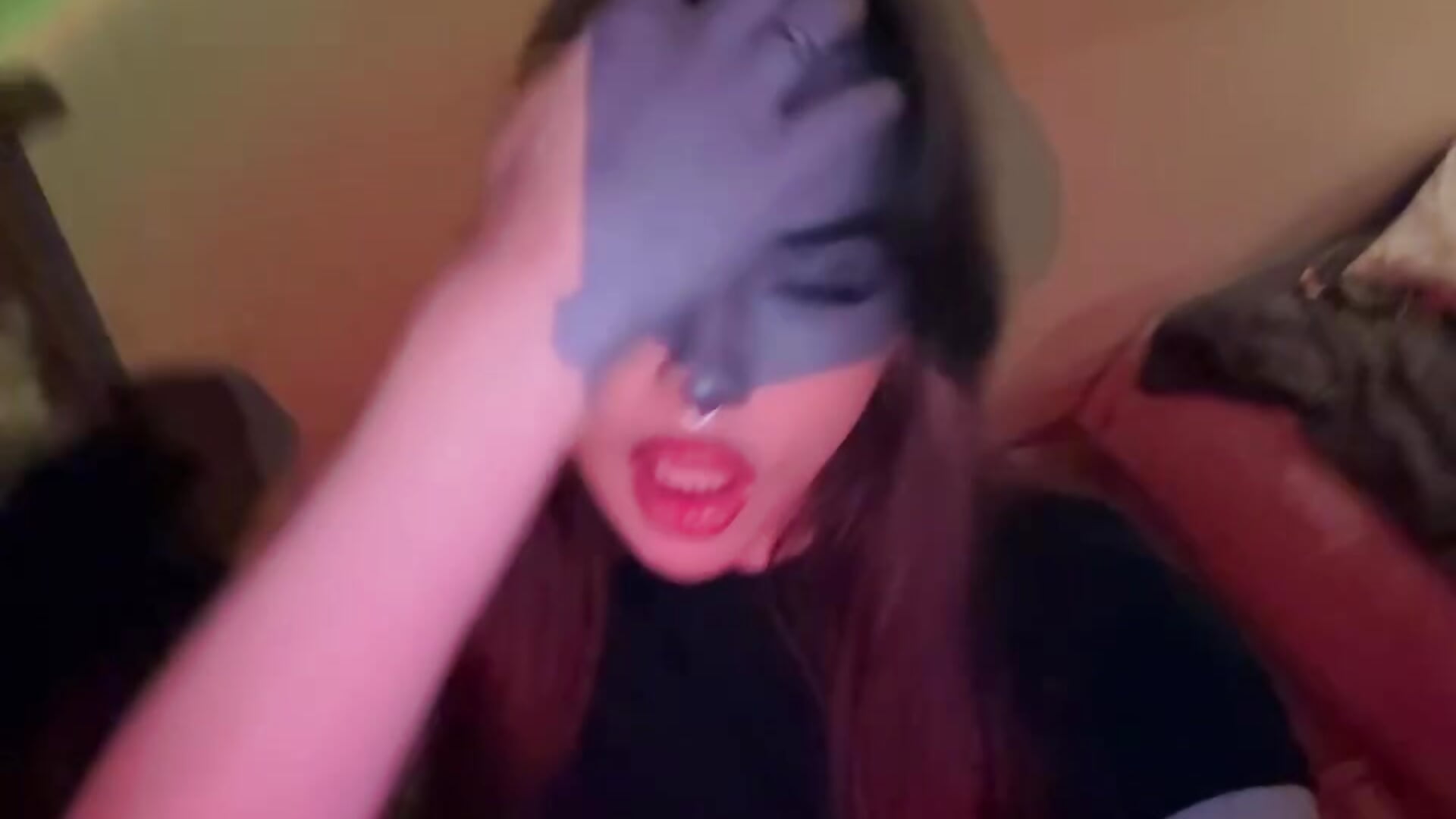<3