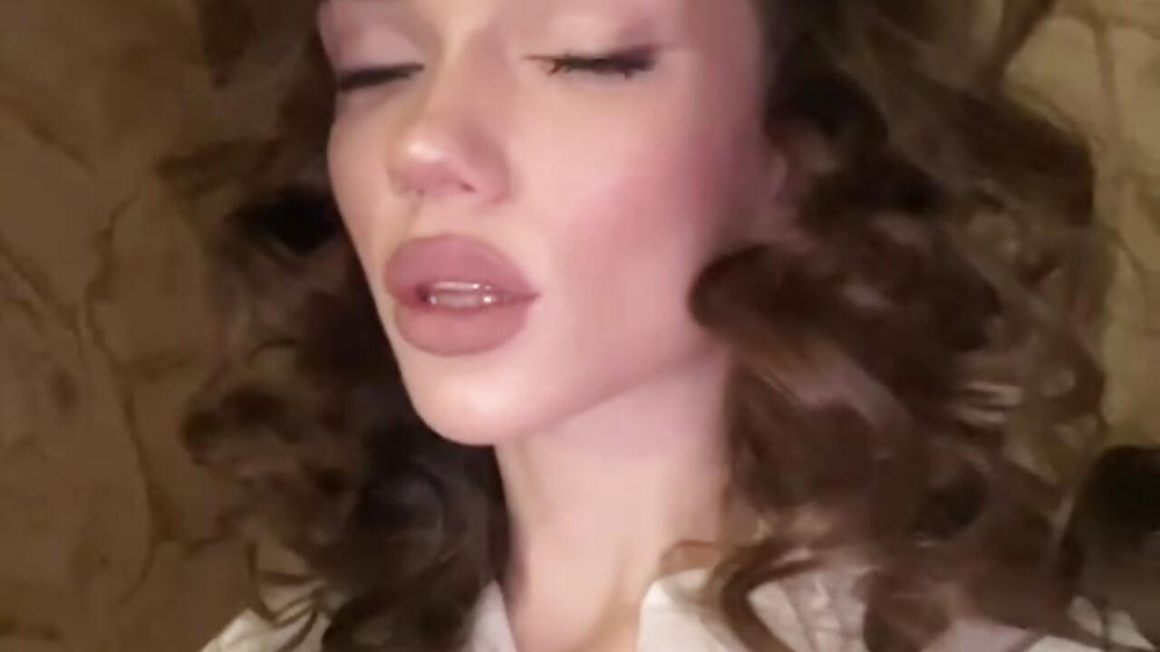 IMG_1053 - video by KnittedGoo cam model