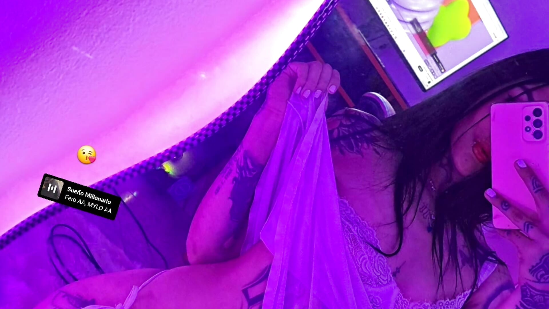 1000203088 – video od webkamerové modelky jenniferbodys