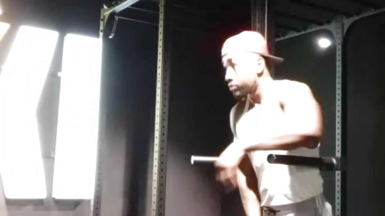 sweating delicious and toning my body 🔥🦾 – video modela na kameri Dante_Knox