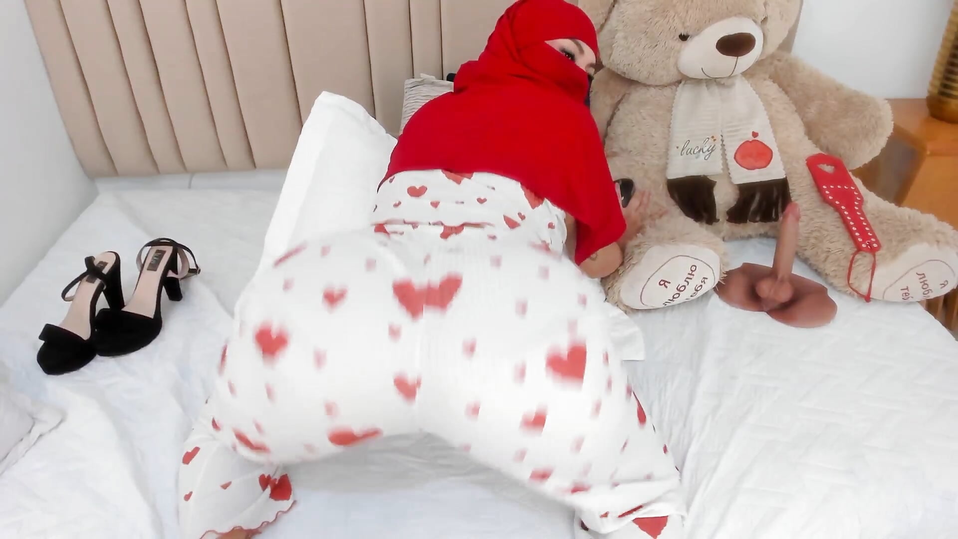 A big ass that could bounce on your cock, Do you want to come give me a good spanking? 😍 - vídeo de _seelena modelo de câmara