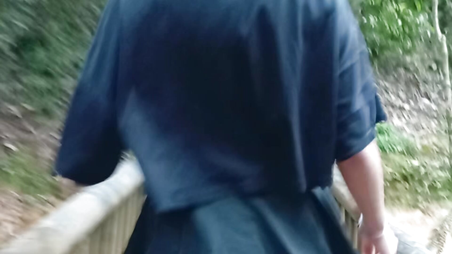 Walking through the forest - vídeo de la modelo de cam Megan_nica