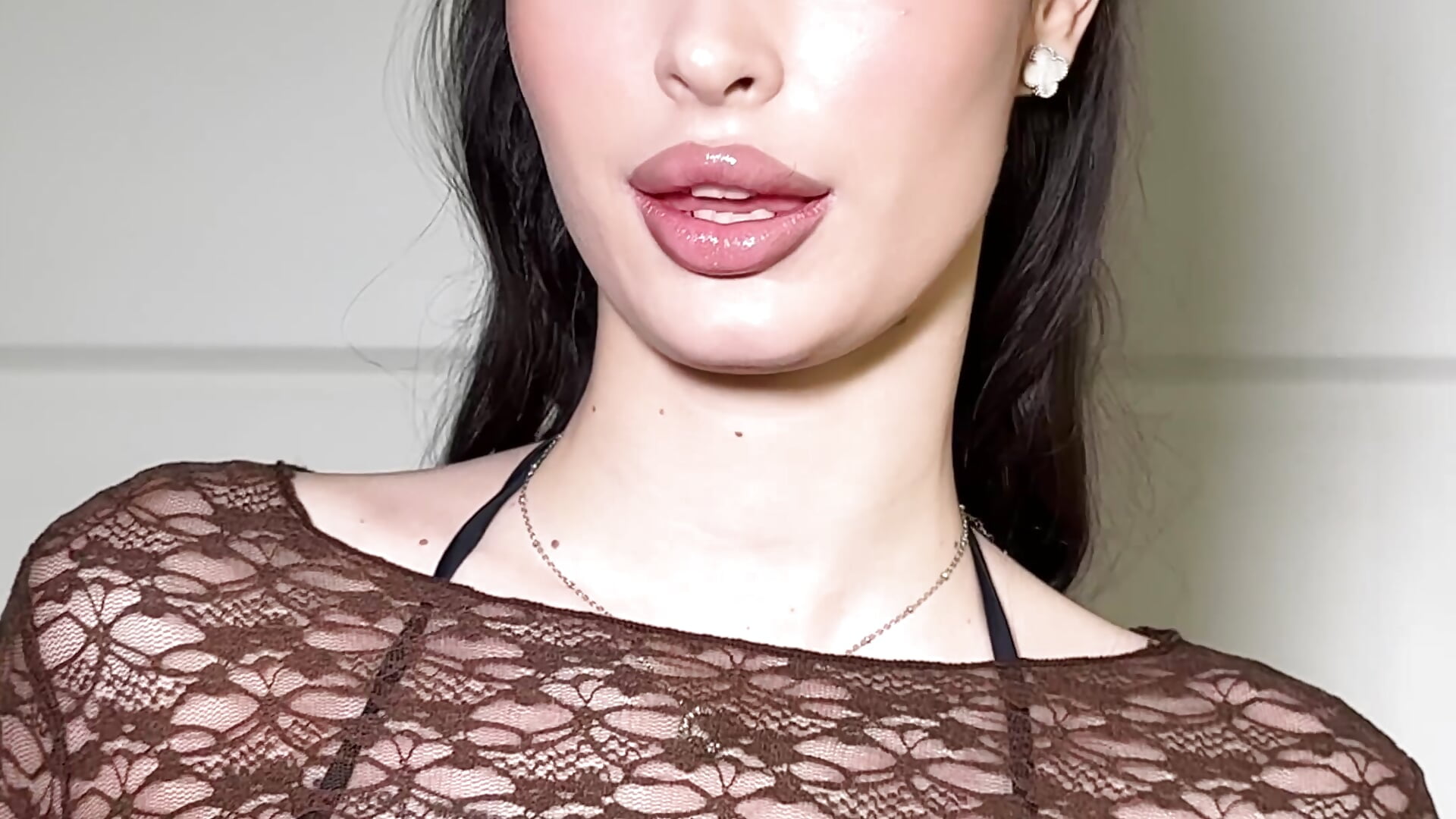 Mia– Mia_Nixon_ kameramodell videója