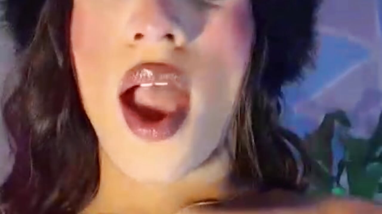 traviesa – видео вебкам-модели Naughty_Blue