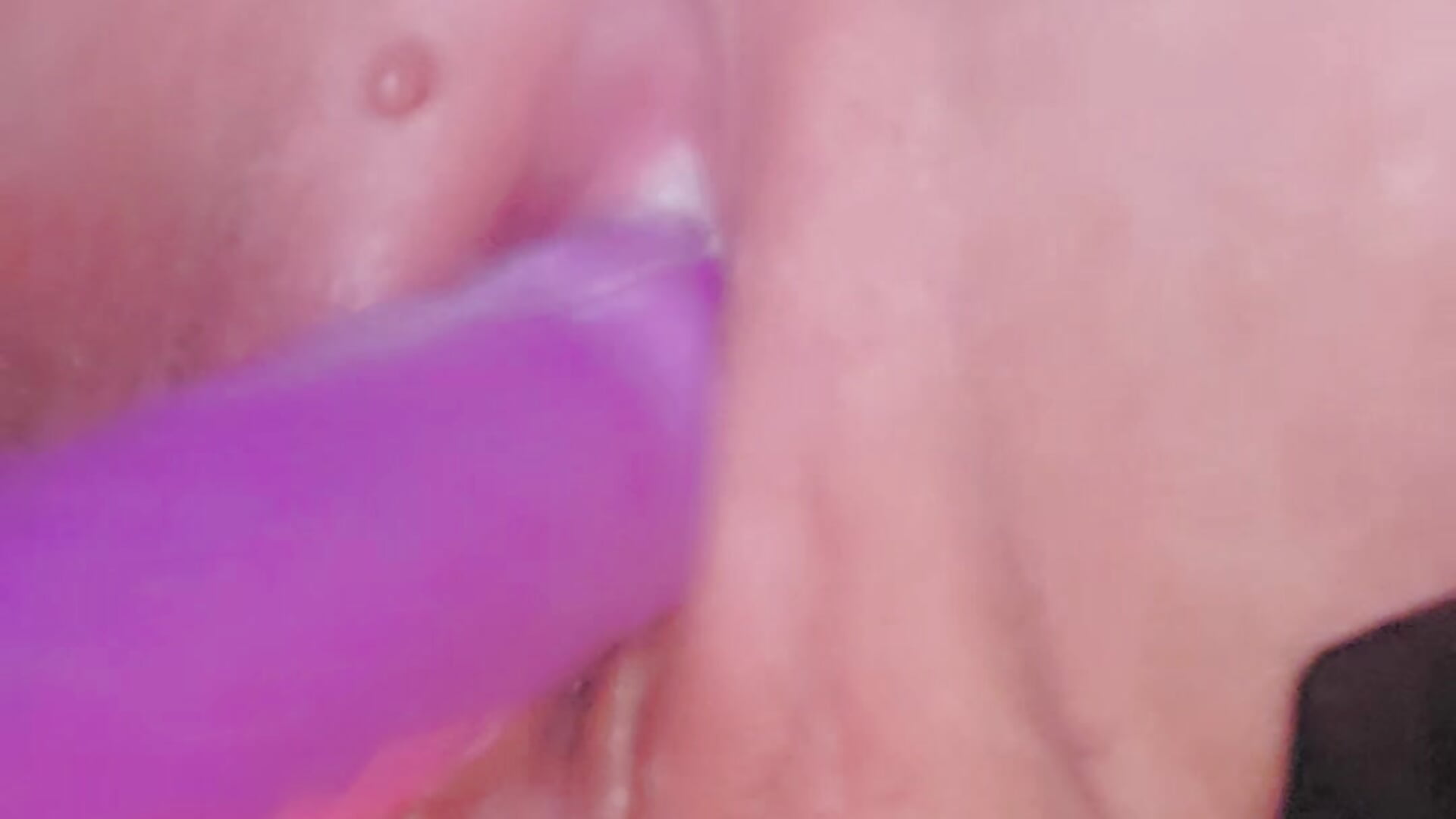 This pussy leaking - video by ThickTattedBaddie cam model