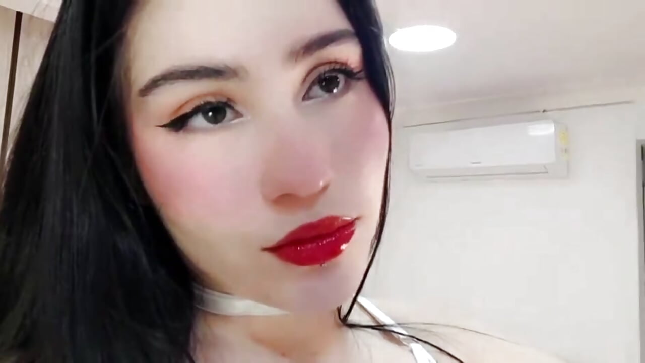 KISS 💋 - video by savage_bbygirl cam model