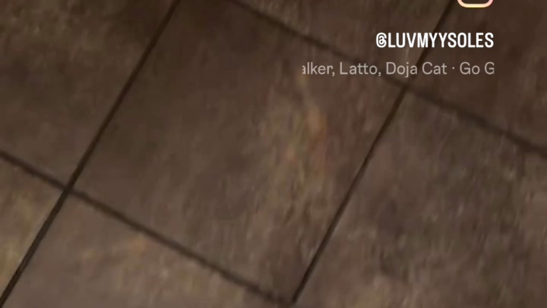 Toes - vídeo de la modelo de cam tastesosweet