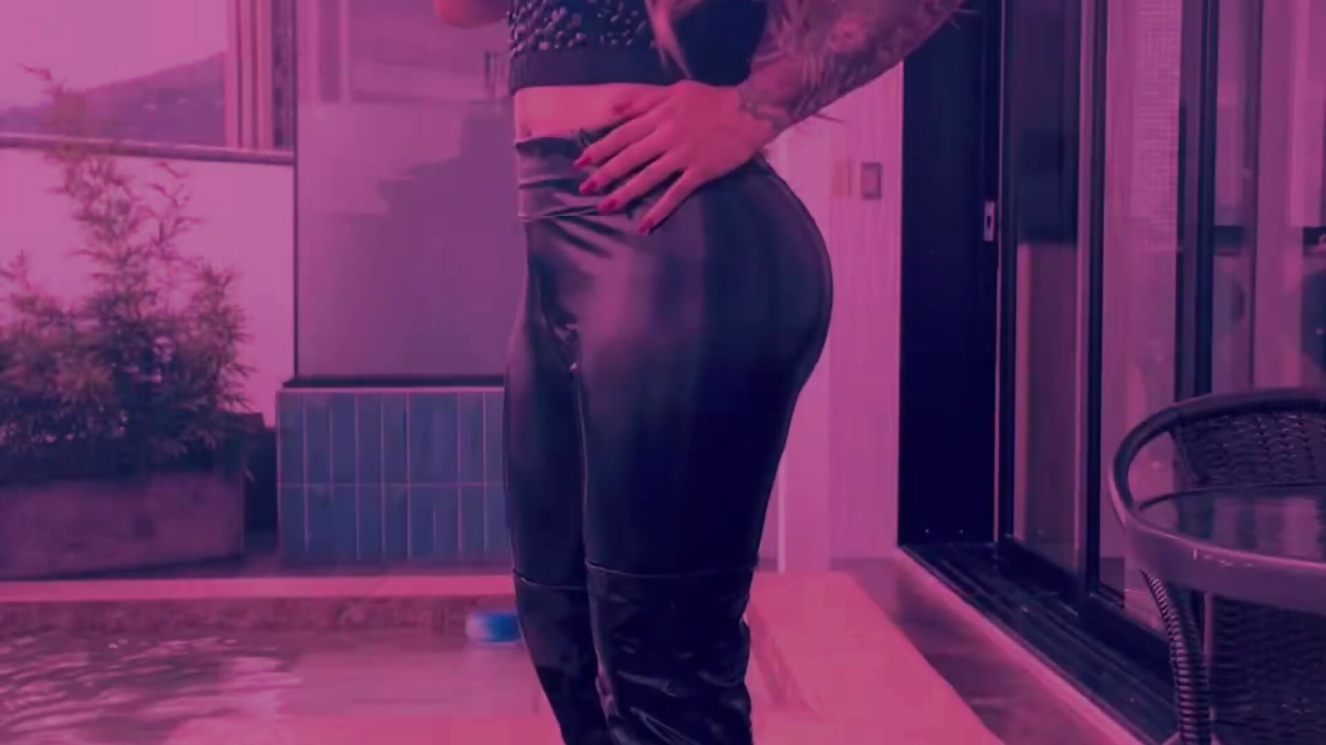 Latex figura sexy - video oleh Layla-Wattson kamera model