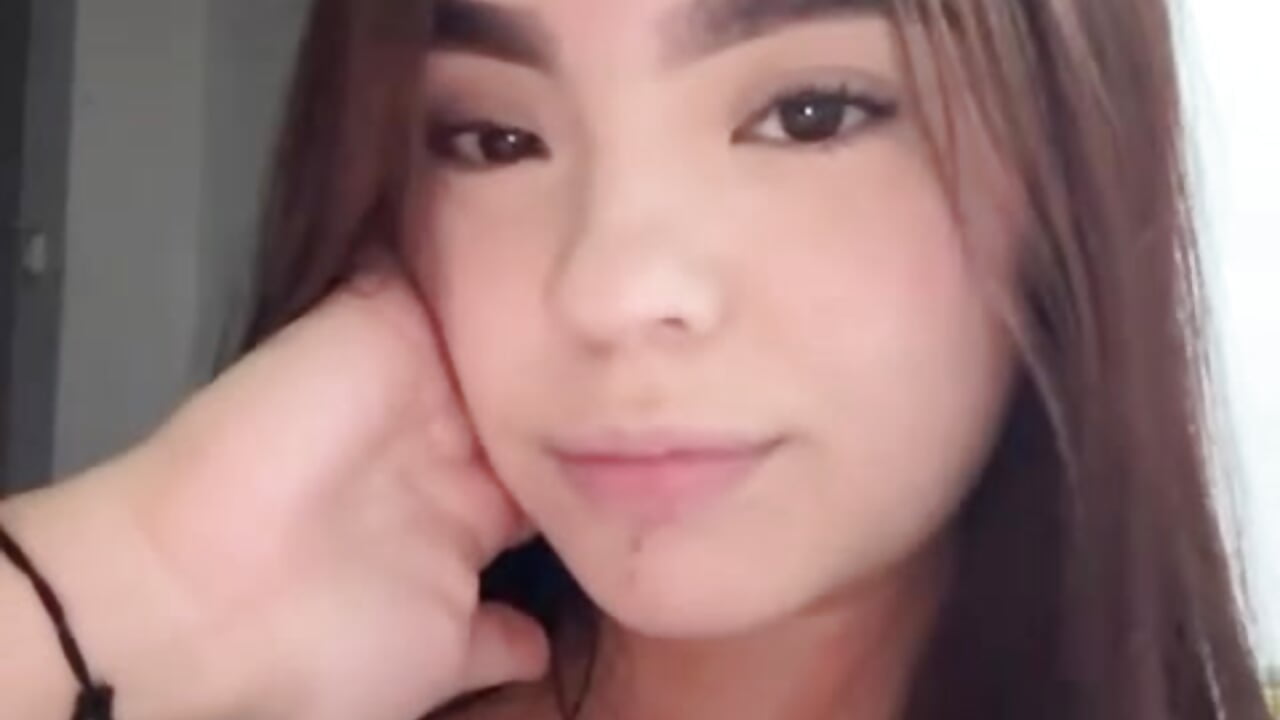 do you want to give me a kiss? 🤍 - video by Samantha_Peach_ cam model