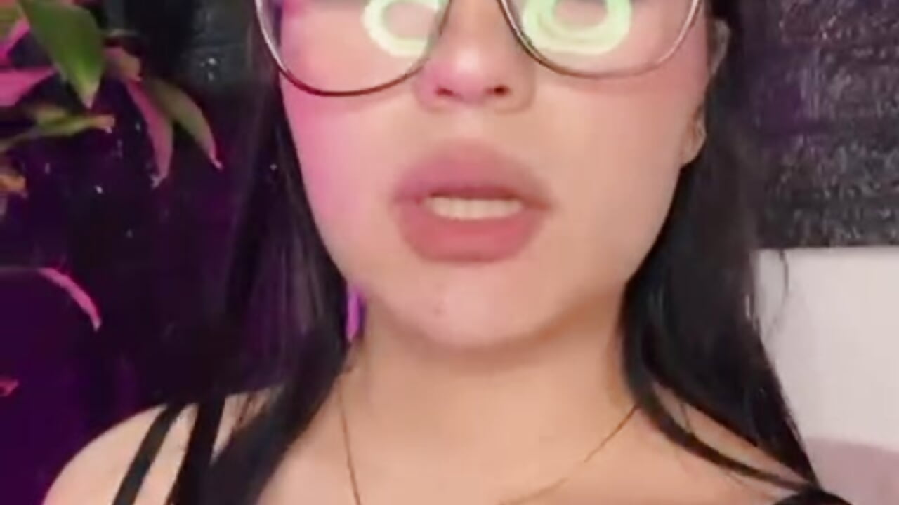 Do you want to give me a little kiss?  😏 – video af Samantha_Peach_ cam-model