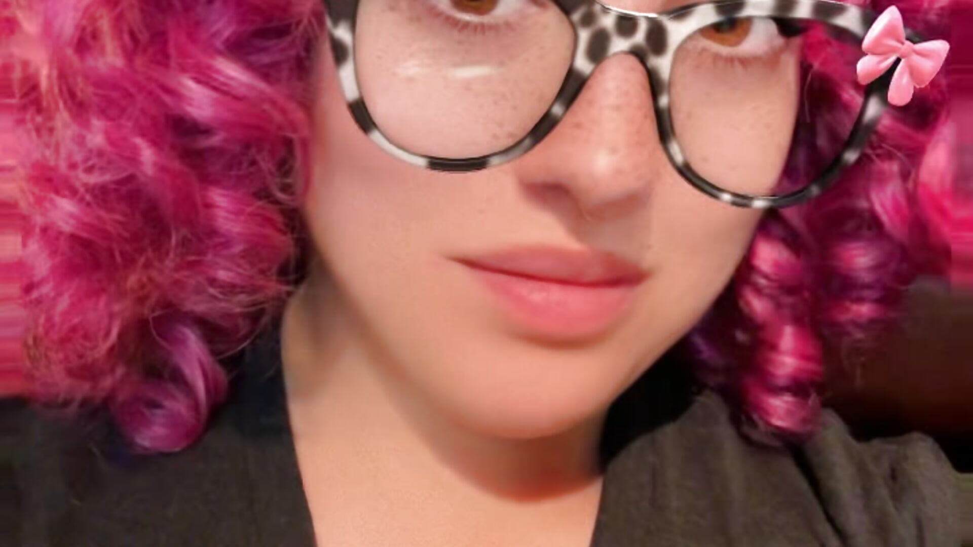 F265F2E2-2150-4496-A3A6-6F3685DF6F5C– kitkathecartoonclown kameramodell videója