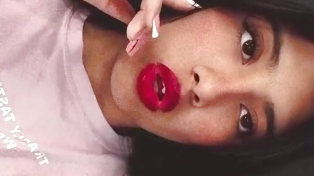 WhatsApp Video 2026-01-14 at 8,04,10 AM - video oleh model kamera Sara-Robeth