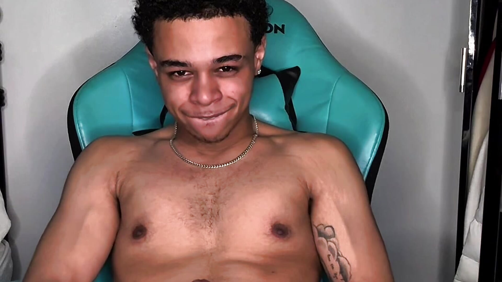 copy_96E3E9DA-730F-4B9E-8487-6B4A479C1BC0 - video av l-laross cam model