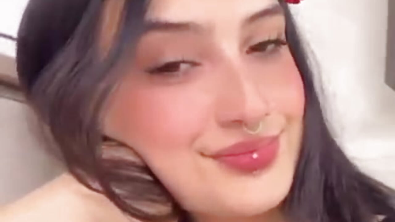 me 🎀🥰 - video by emma_hiltonn_ cam model