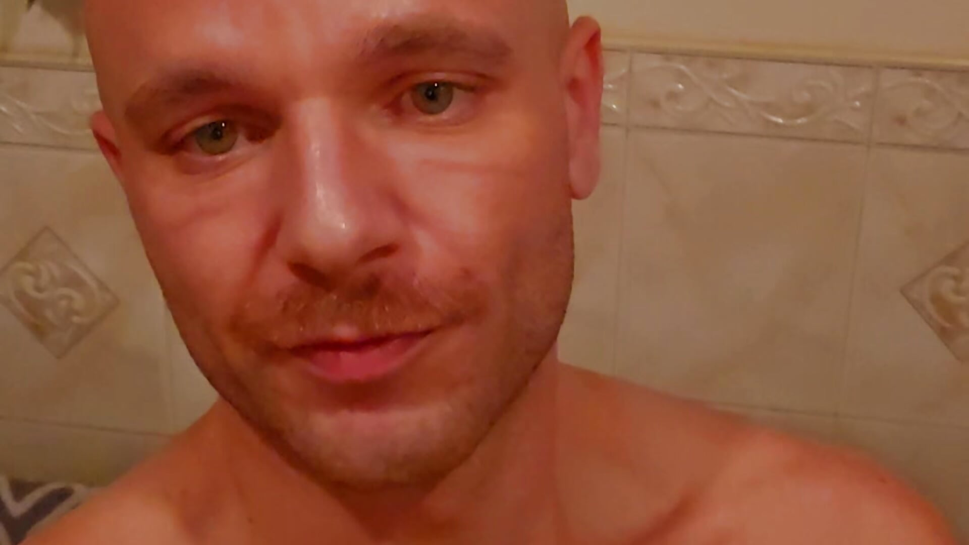 1000015082 – video af FrankieFuckMe cam-model