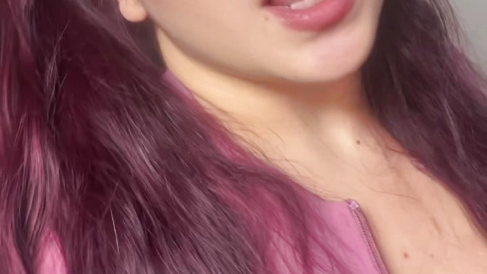 No parece que trabaja de N… 😏 - video by lanna__wilson cam model