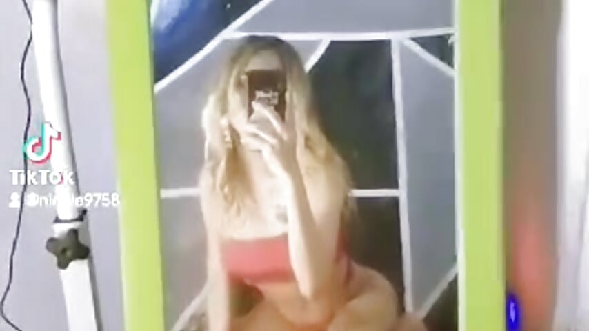 SEXY ME - LOVELYMAYUMIE 的视频