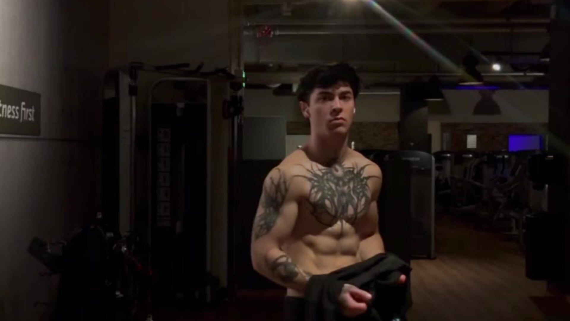 Gym Day 💪– LiamFoster kameramodell videója