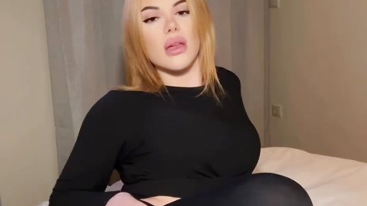 Cute and Naughty 💋 - video by AlyssaFoxx_ cam model