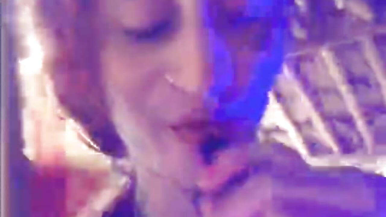 our house - vídeo de la modelo de cam MeghanAndJeyRam