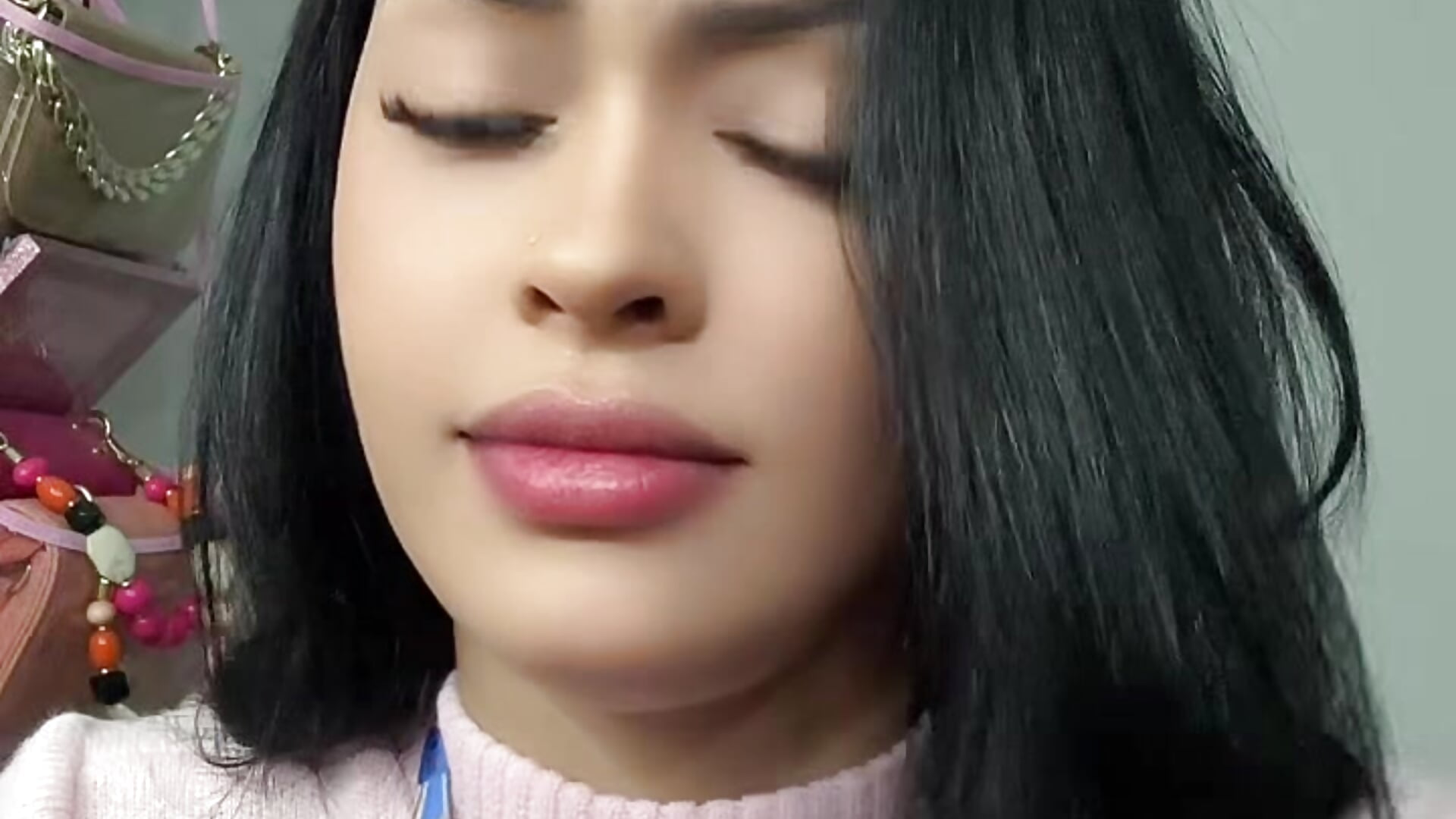 🎶🥰😋 - video by llyy05 cam model