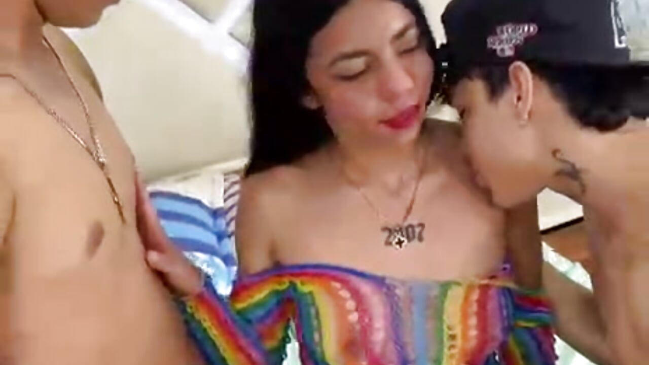 SEXY👑 - video di InnocentLooks modella di cam