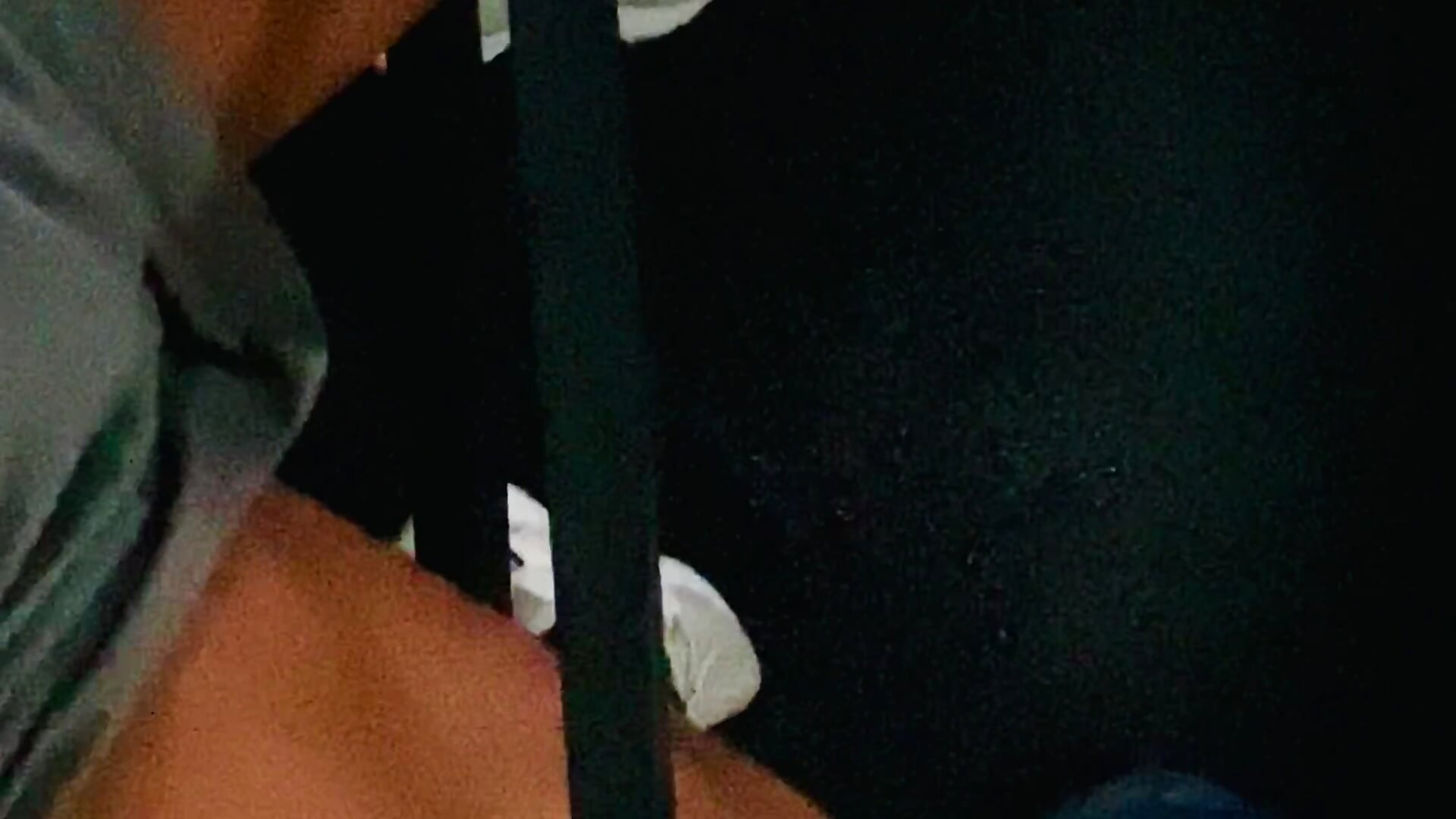 Poniendo los muslos en forma 💪🏻😈 - βίντεο μοντέλου fitness_dildo