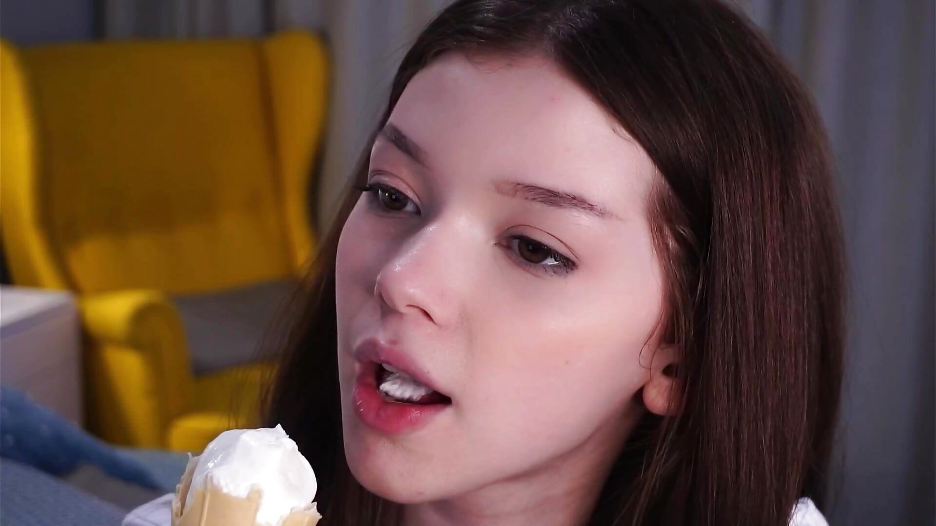 melt on my tongue white... - video by DortheySilagy