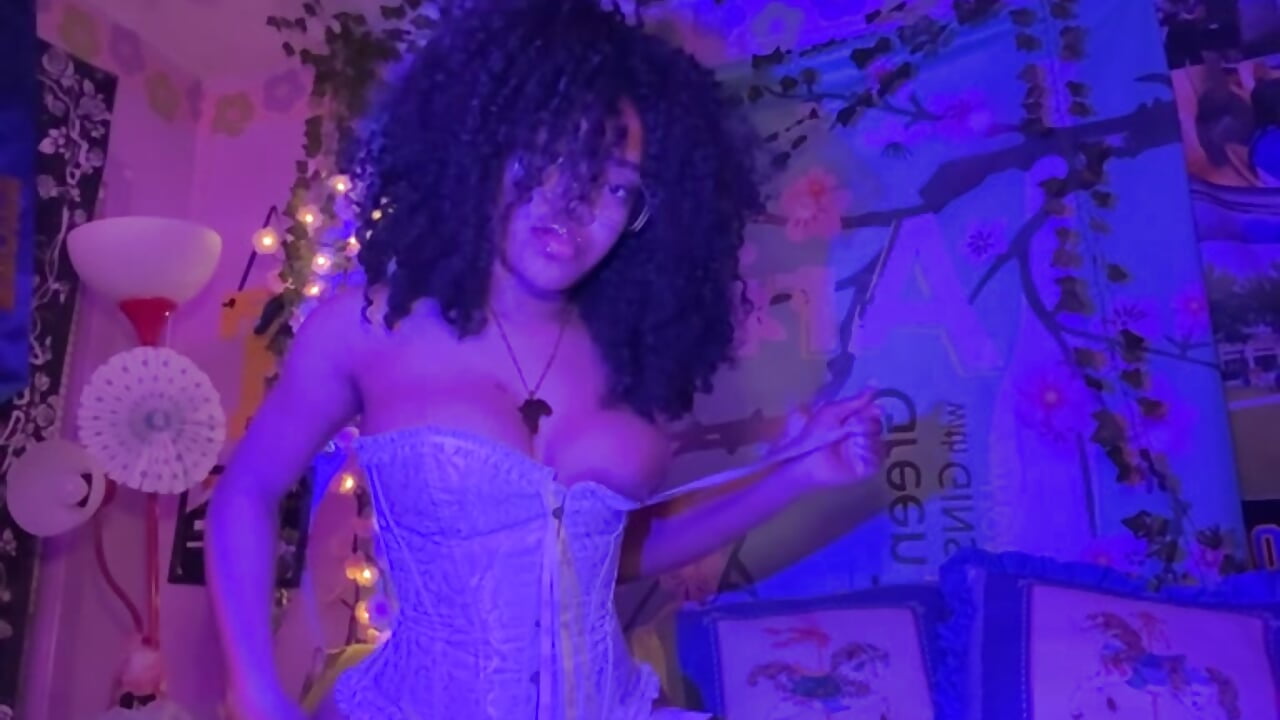 Soft purple 🤤😈 - video by lifeoftt_19xx cam model