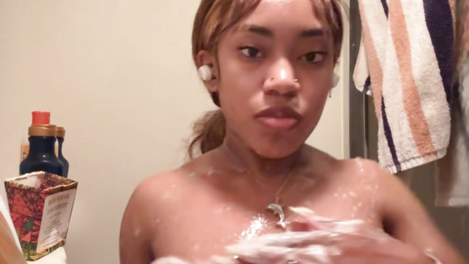 Watch me lather every inch 👀🚿 - 視頻由 lifeoftt_19xx 主播提供