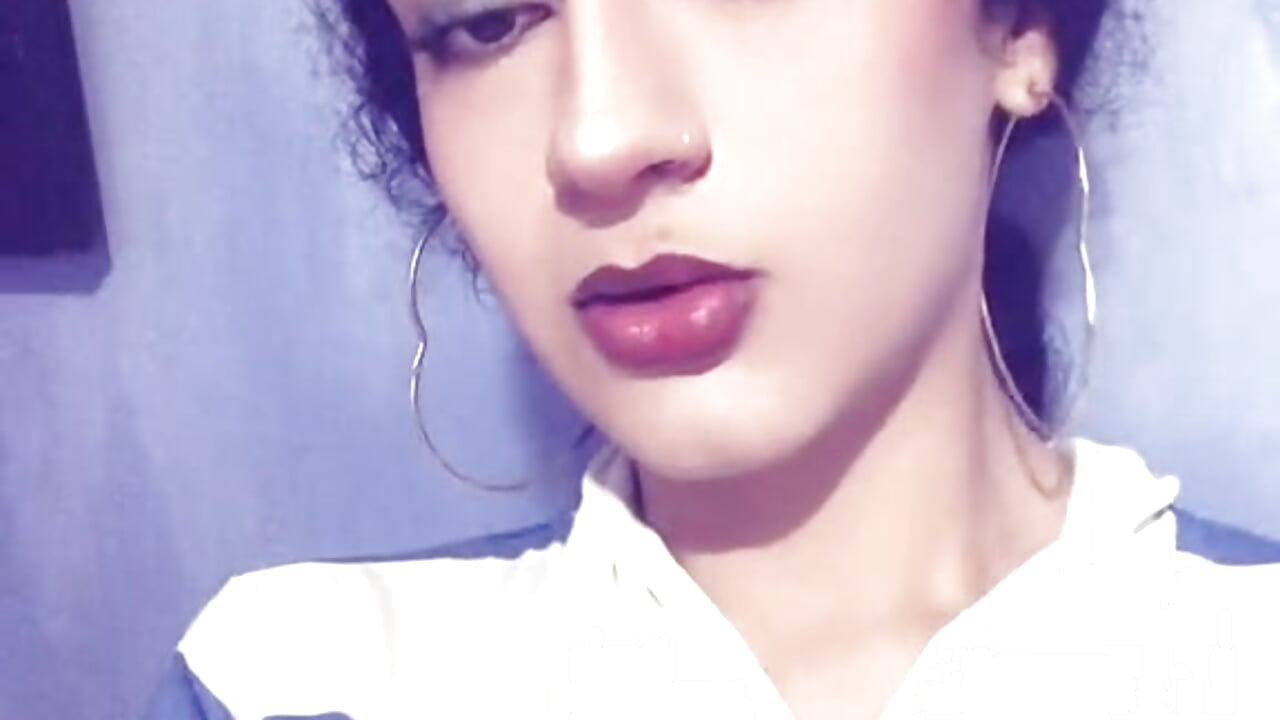kiss me my love - vidéo du modèle de showcams scarletcherry18