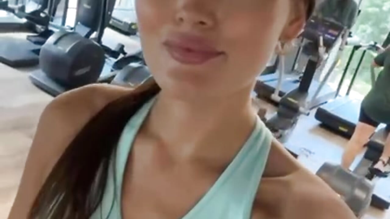 Gymm – video modela na kameri Anna-Hill