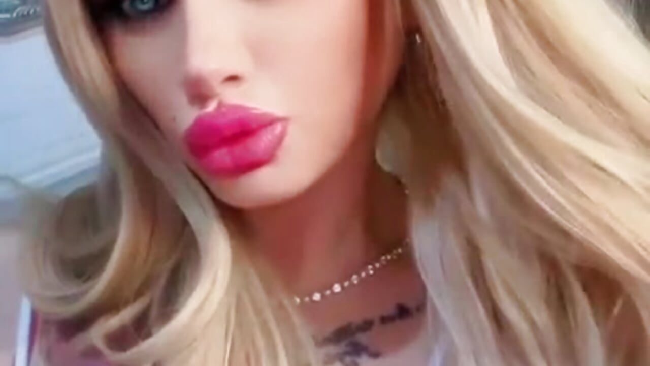 xoxo - video by Demi_Lovex cam model