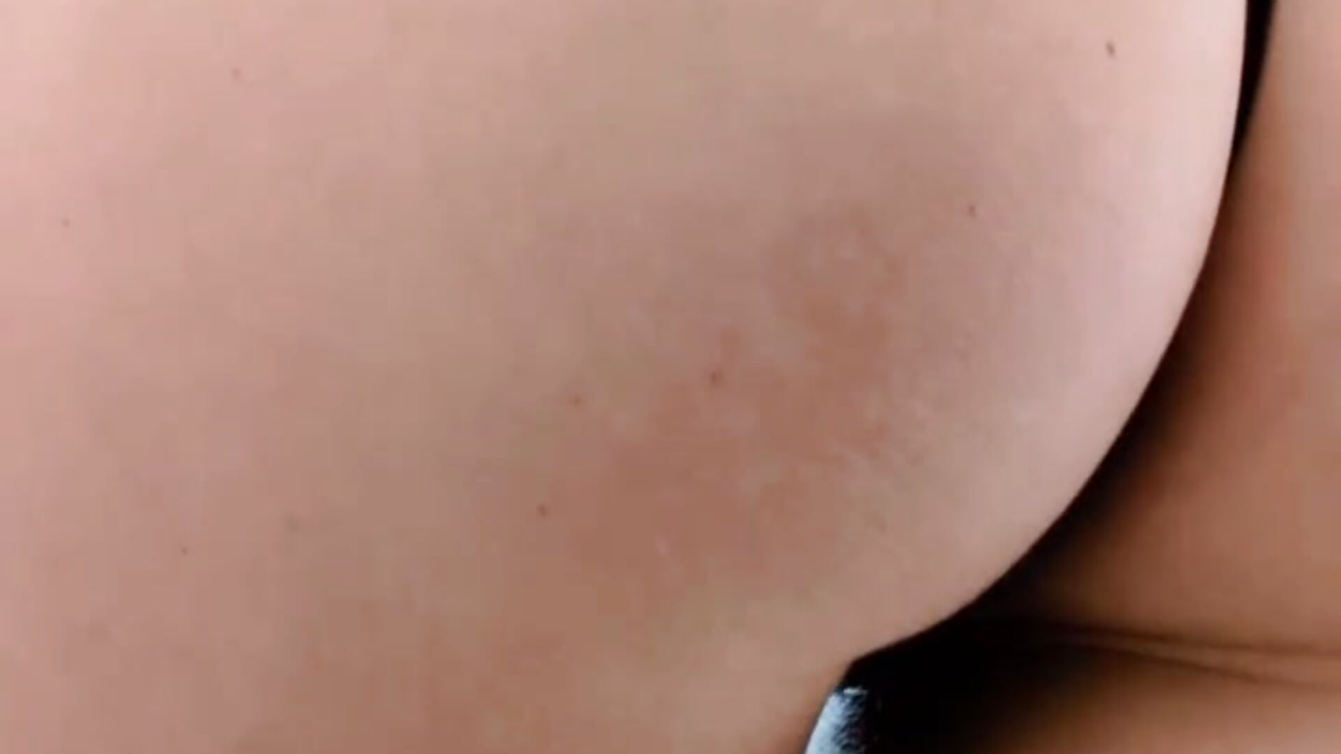 A taste of my 🍑 - video by CrystalSiilk cam model