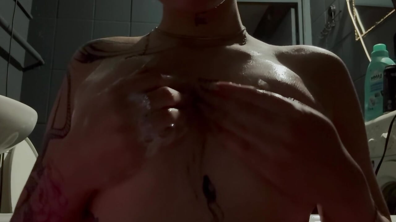 bath games - Kelliy_Moon adlı kamera modelinin videosu