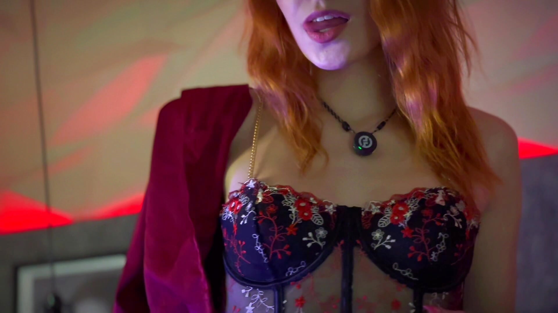 Touch me – video af AvaLarson cam-model