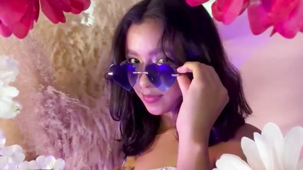 Lol – video modela na kameri Real_virgin_Pussy